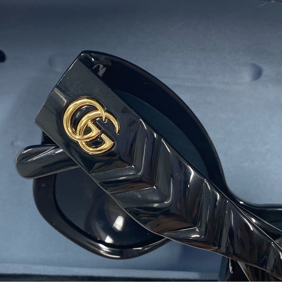 Gucci Sunglasses with Case - Picture 7 of 11